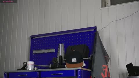 Dustyn online show from October 17, 2025, 4:42 pm