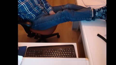 Snapshot of dutchpornking2 chatting on January 16, 2025, 3:35 pm dutchpornking2 online show from January 16, 2025, 3:35 pm