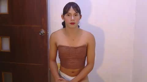 dy_namite online show from November 17, 2025, 6:03 pm