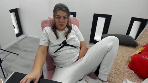 Snapshot of dyanakaylin chatting on February 15, 2026, 5:59 am dayana online show from February 15, 2026, 5:59 am