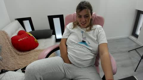 Snapshot of dyanakaylin chatting on April 4, 2026, 4:33 am dayana online show from April 4, 2026, 4:33 am