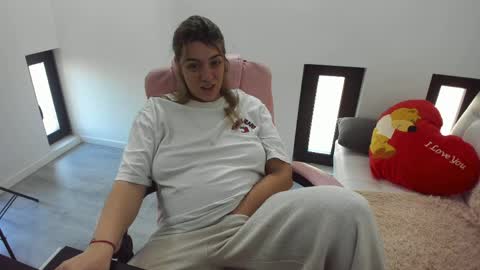 Snapshot of dyanakaylin chatting on April 7, 2026, 4:57 am dayana online show from April 7, 2026, 4:57 am