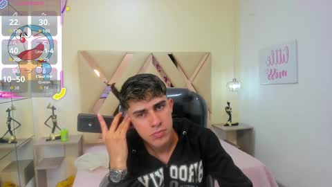 dyla_n18_ online show from September 29, 2025, 9:52 pm