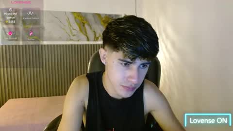 dyla_n18_ online show from November 16, 2025, 8:47 pm