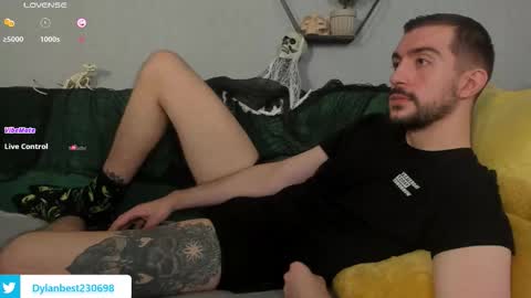 Snapshot of dylan_starxx chatting on October 16, 2025, 1:06 am Dylan online show from October 16, 2025, 1:06 am