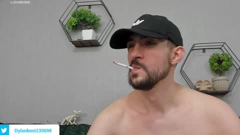 Snapshot of dylan_starxx chatting on October 18, 2025, 3:31 am Dylan online show from October 18, 2025, 3:31 am