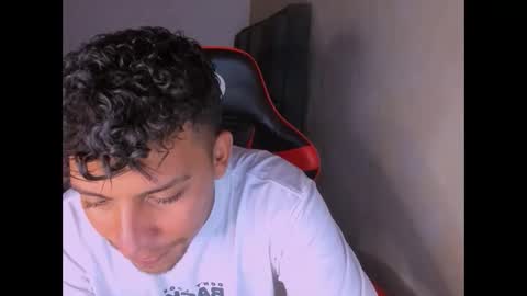 Snapshot of dylan_yvt chatting on December 2, 2025, 11:00 pm yohe online show from December 2, 2025, 11:00 pm