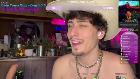 Snapshot of dylandaniel69 chatting on December 7, 2024, 2:09 am Dylan Daniel 7.8 online show from December 7, 2024, 2:09 am