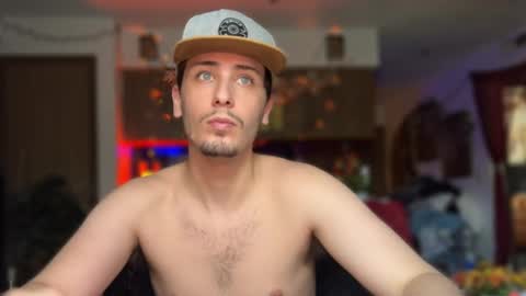 Snapshot of dylandaniel69 chatting on October 17, 2025, 10:01 pm Dylan Daniel 7.8 online show from October 17, 2025, 10:01 pm