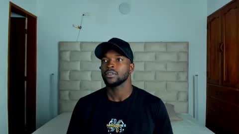 Snapshot of dylantaylor_1 chatting on February 18, 2026, 2:40 am Dylan Taylor online show from February 18, 2026, 2:40 am