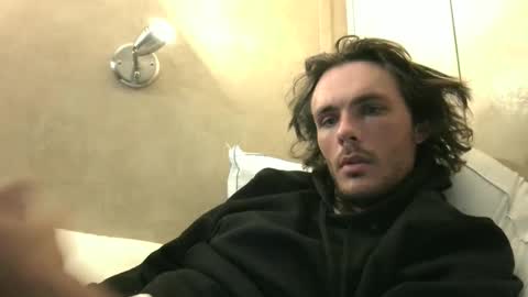 Snapshot of dylp400 chatting on December 7, 2024, 12:35 pm dylp400 online show from December 7, 2024, 12:35 pm