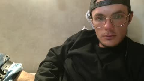 Snapshot of dylp400 chatting on February 15, 2025, 2:22 pm dylp400 online show from February 15, 2025, 2:22 pm