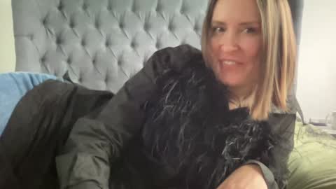 Snapshot of eatmypie69 chatting on December 5, 2024, 12:55 pm Nadia Ferreira online show from December 5, 2024, 12:55 pm