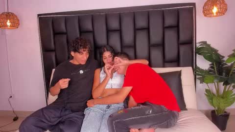 Snapshot of eber_gonzalez chatting on January 7, 2026, 7:38 pm Boys Prado Vikingo and Girl online show from January 7, 2026, 7:38 pm