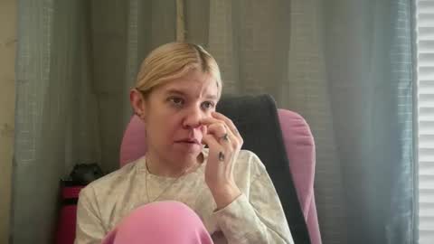 Snapshot of ebony8ivory chatting on January 19, 2026, 4:11 pm americnbarbie online show from January 19, 2026, 4:11 pm
