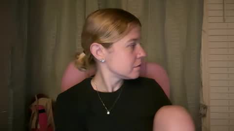 Snapshot of ebony8ivory chatting on April 18, 2026, 1:31 am americnbarbie online show from April 18, 2026, 1:31 am