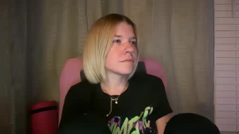 Snapshot of ebony8ivory chatting on May 2, 2026, 5:01 am americnbarbie online show from May 2, 2026, 5:01 am