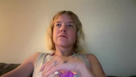 Snapshot of ebony8ivory chatting on May 19, 2026, 2:40 am americnbarbie online show from May 19, 2026, 2:40 am