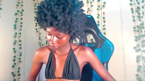 Snapshot of ebony_petite02 chatting on December 3, 2024, 12:16 pm ebony_petite02 online show from December 3, 2024, 12:16 pm