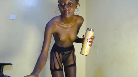 Snapshot of ebony_petite02 chatting on February 12, 2025, 12:05 am ebony_petite02 online show from February 12, 2025, 12:05 am