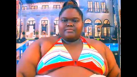 Snapshot of ebonyhotbuns4u2luv chatting on April 10, 2026, 11:04 am ebonyhotbuns4u2luv online show from April 10, 2026, 11:04 am