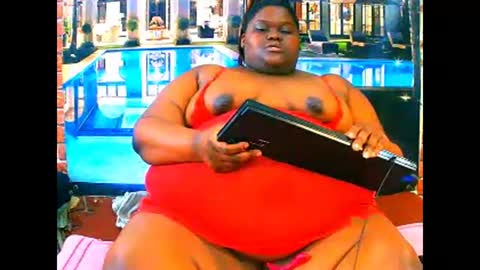 Snapshot of ebonyhotbuns4u2luv chatting on April 15, 2026, 7:10 pm ebonyhotbuns4u2luv online show from April 15, 2026, 7:10 pm