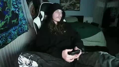 eddy815 online show from December 5, 2025, 4:32 am