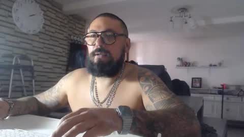 edgarram83 online show from November 10, 2025, 8:08 pm