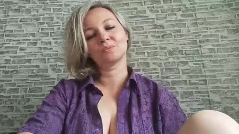 edithmanning online show from September 26, 2025, 6:06 am