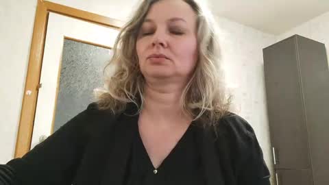 Snapshot of edithmanning chatting on May 11, 2026, 5:43 pm edithmanning online show from May 11, 2026, 5:43 pm