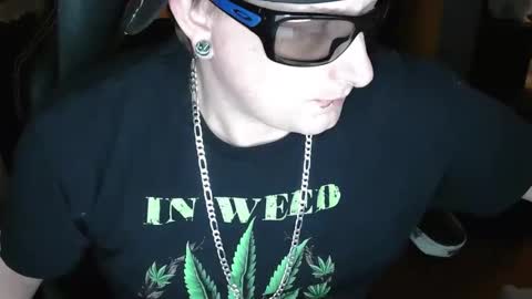 edwardaims_2please online show from March 10, 2026, 2:27 am