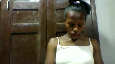 Snapshot of edwige770943 chatting on April 25, 2026, 4:26 am edwige770943 online show from April 25, 2026, 4:26 am
