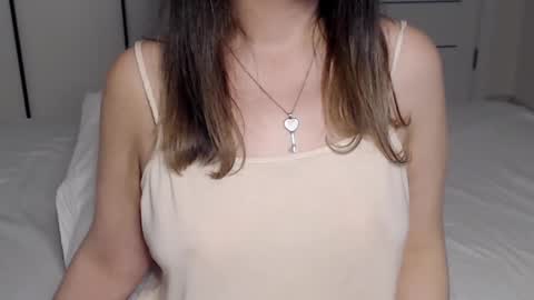 eelena4kiss online show from October 7, 2025, 9:28 am