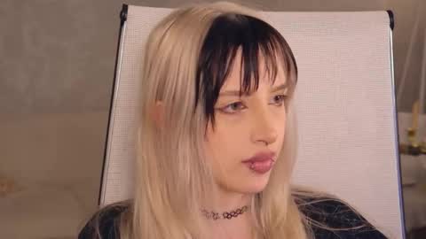 EVA NON NUDE online show from June 1, 2026, 4:09 pm