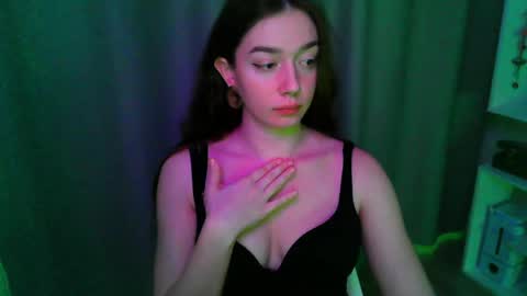 effie_balconii online show from March 15, 2026, 3:51 pm