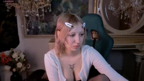 Snapshot of effiemeowley chatting on March 4, 2026, 4:29 am effiemeowley online show from March 4, 2026, 4:29 am