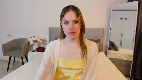 Snapshot of effiemur chatting on November 13, 2025, 5:39 am Effie Mur online show from November 13, 2025, 5:39 am