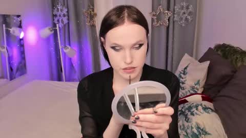 Snapshot of effiemur chatting on January 10, 2026, 8:43 pm Effie Mur online show from January 10, 2026, 8:43 pm