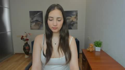 Effy Royse online show from May 3, 2026, 5:35 am