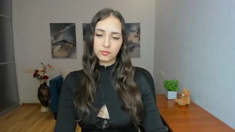 Effy Royse online show from May 13, 2026, 5:43 pm