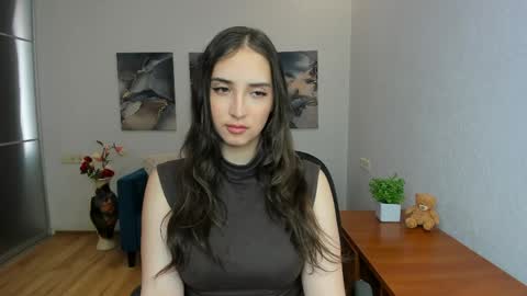 Effy Royse online show from May 15, 2026, 5:47 am