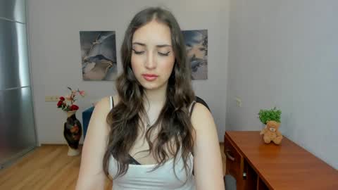 Effy Royse online show from May 22, 2026, 5:47 am