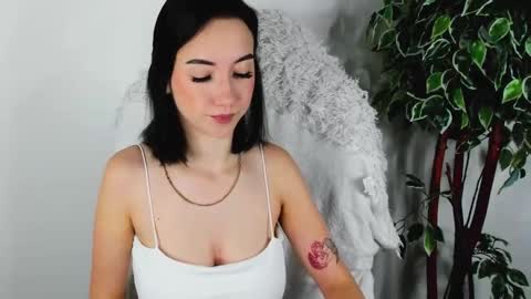 eileenmoores online show from September 13, 2025, 7:19 am