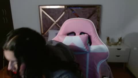 eilynro7 online show from September 14, 2025, 1:05 am