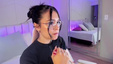 eimmy_bm online show from September 9, 2025, 5:01 pm