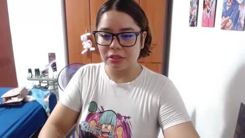 eimy_saenzz online show from December 14, 2025, 2:06 am