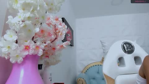 eimy online show from November 4, 2025, 6:40 pm