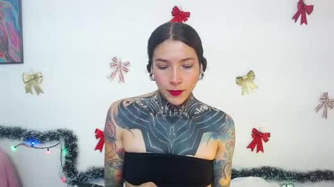 Snapshot of eimytatto_ chatting on January 2, 2025, 9:39 pm Carla online show from January 2, 2025, 9:39 pm