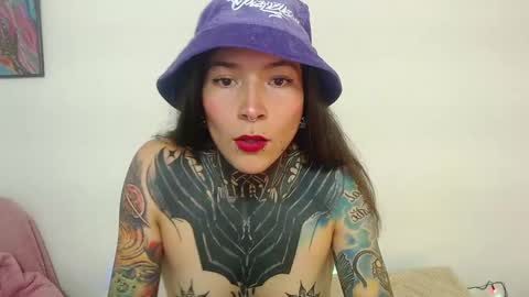 Snapshot of eimytatto_ chatting on January 8, 2025, 6:52 pm Carla online show from January 8, 2025, 6:52 pm