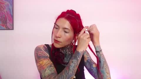 Snapshot of eimytatto_ chatting on January 29, 2025, 12:43 am Carla online show from January 29, 2025, 12:43 am
